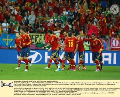 14.06.2012, GDANSK, Poland. EURO 2012, FOOTBALL EUROPEAN CHAMPIONSHIP, SPAIN versus IRELAND. Spanish players celebrate the first goal scored by Torres after Dunne had the ball stolen in the box xTOMASZxJASTRZEBOWSKIx  ActionPlus16163