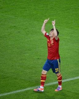 FUSSBALL EUROPAMEISTERSCHAFT 2012 VORRUNDE Spanien - Irland 14.06.2012 Torjubel nach dem 2:0: David Silva (Spanien) 