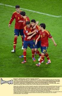 FUSSBALL EUROPAMEISTERSCHAFT 2012 VORRUNDE Spanien - Irland 14.06.2012 Torjubel nach dem 4:0: Gerard Pique, Javi Martinez, Jordi Alba, Cesc Fabregas und David Silva (v.l., alle Spanien) 
