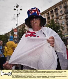 Kiew 15.06.2012 England Fan mit Kippe im Mund Fanzone Kiew