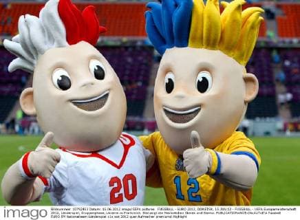 FUSSBALL - EURO 2012, DONETSK, 15.JUN.12 - FUSSBALL - UEFA Europameisterschaft 2012, Länderspiel, Gruppenphase, Ukraine vs Frankreich. Bild zeigt die Maskottchen Slavek und Slavko. 