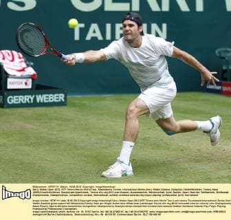 Gerry Weber Open 2012, ATP Tennis Herren World Tour, Rasentennis Turnier, International Series,Gerry Weber Stadion, Grasplatz, Halle Westfalen, Tommy Haas (GER),Einzelbild,Aktion, Ganzkörper,Querformat,