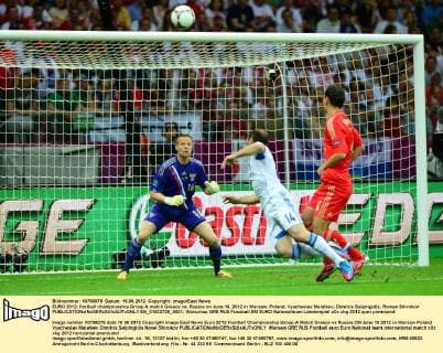 EURO 2012: football championship Group A match Greece vs. Russia on June 16, 2012 in Warsaw, Poland. Vyacheslav Malafeev, Dimitris Salpingidis, Roman Shirokov  EN_01033728_0001