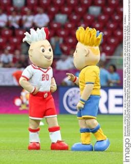 FUSSBALL - EURO 2012, GRE vs RUS WARSCHAU,16.JUN.12 - FUSSBALL - Europameisterschaft 2012, Länderspiel, Gruppenphase, Griechenland vs Russland. Bild zeigt die Maskottchen Slavek und Slavko. 