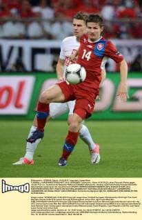 FUSSBALL EUROPAMEISTERSCHAFT 2012 VORRUNDE Tschechien - Polen 16.06.2012 Lukasz Piszczek (Polen) gegen Vaclav Pilar (re, Tschechische Republik) 