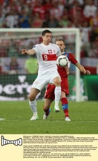 FUSSBALL - EURO 2012, CZE vs POL BRESLAU,POLEN,16.JUN.12 - FUSSBALL - UEFA Europameisterschaft 2012 in Polen und der Ukraine, Länderspiel, Gruppenphase, Tschechien vs Polen. Bild zeigt Robert Lewandowski (POL) und Michal Kadlec (CZE). 