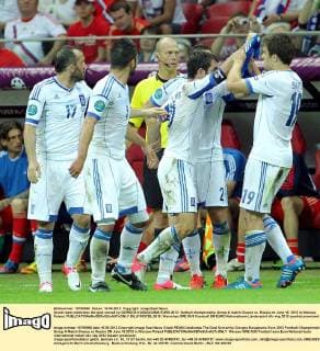 Greek ream celebrates the goal scored by GIORGOS KARAGOUNIS EURO 2012: football championship Group A match Greece vs. Russia on June 16, 2012 in Warsaw, Poland.  EN_01033728_0016