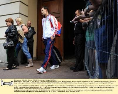 WARSAW, POLAND. JUNE 17, 2012. Russia s defender Sergei Ignashevich leaves the Bristol Hotel. Russia failed to reach the Euro 2012 quaterfinal after losing 0-1 in a Group Stage match against Greece.  RE101583