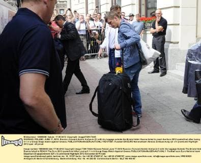 WARSAW, POLAND. JUNE 17, 2012. Russia s forward Andrei Arshavin (C) with his luggage outside the Bristol Hotel. Russia failed to reach the Euro 2012 quaterfinal after losing 0-1 in a Group Stage match against Greece.  RE101587