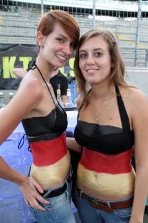 17.06.2012, EM 2012 - Hessens größtem Public Viewing. EM Stimmung in der Commerzbank-Arena - Diese weiblichen Fans haben die Deutschlandfahne auf der nackten Haut