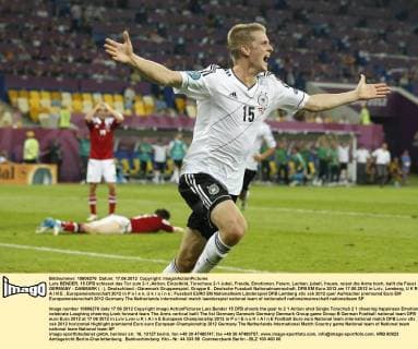 Lars BENDER, 15 DFB schiesst das Tor zum 2-1 ,Aktion, Einzelbild, Torschuss 2-1 Jubel, Freude, Emotionen, Feiern, Lachen, jubelt, freuen, reisst die Arme hoch, ballt die Faust GERMANY - DANMARK ( : ), Deutschland - Dänemark Gruppenspiel, Gruppe B , Deutsche Fussball Nationalmannschaft, DFB EM Euro 2012 am 17.06.2012 in Lviv, Lemberg, U K R A I N E , Europameisterschaft 2012 in P o l e n, U k r a i n e