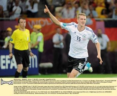 Fußball EURO 2012 Dänemark - Deutschland am 17.06.2012 in der Arena Lwiw in Lemberg Torjubel Deutschland zum 1:2 durch Lars Bender ( Deutschland )