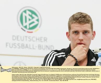 Lars BENDER, 15 DFB PK, Pressekonferenz Portrait, Porträt Aktion, Einzelbild DEUTSCHLAND Gruppenspiel, Gruppe B , Deutsche Fussball Nationalmannschaft, DFB EM Euro 2012 am 18.06.2012 in DANZIG, P o l e n, Europameisterschaft 2012 in P o l e n, U k r a i n e