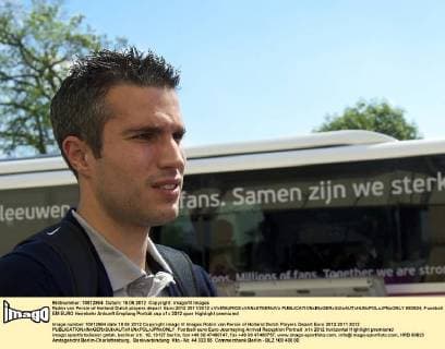 Robin van Persie of Holland Dutch players depart Euro 2012 2011 2012 xVIxMAURICExVANxSTEENxIVx 983924