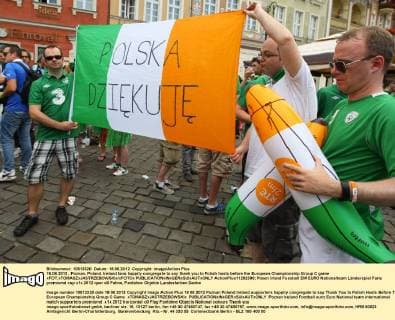 18.06.2012 , Poznan, Poland. Ireland fans happily congregate to say thank you to Polish hosts before the European Championship Group C game xFOT.xTOMASZxJASTRZEBOWSKIx xFOTOx  ActionPlus11292398