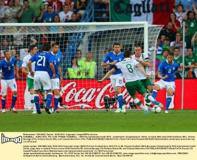 FUSSBALL - EURO 2012, ITA vs IRL POSEN, FUSSBALL - UEFA Europameisterschaft 2012 - Länderspiel, Gruppenphase, Italien vs Irland. Bild zeigt Keith Andrews (IRL), Andrea Barzagli (ITA), Richard Dunne (IRL) und Claudio Marchisio (ITA). 