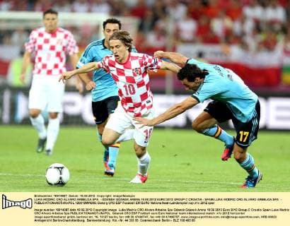LUKA MODRIC CRO ALVARO ARBELOA SPA - GDANSK GDANSK ARENA 18.06.2012 EURO 2012 GROUP C CROATIA - SPAIN LUKA MODRIC CRO ALVARO ARBELOA SPA -  120618MIN006
