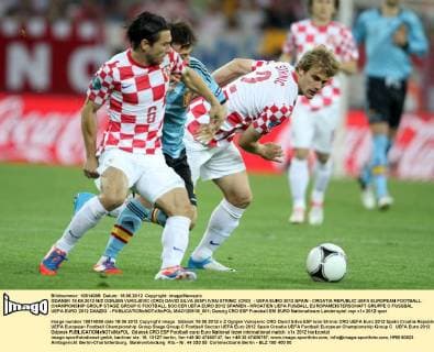 GDANSK 18.06.2012 N Z OGNJEN VUKOJEVIC (CRO) DAVID SILVA (ESP) IVAN STRINIC (CRO) - UEFA EURO 2012 SPAIN - CROATIA REPUBLIC UEFA EUROPEAN FOOTBALL CHAMPIONSHIP GROUP STAGE GROUP C FOOTBALL SOCCER UEFA EURO 2012 SPANIEN - KROATIEN UEFA FUßBALL EUROPAMEISTERSCHAFT GRUPPE C FUSSBAL UEFA EURO 2012 DANZIG -  MAO120618_001