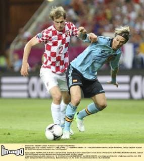 Gdansk - Euro 2012 - Croatia - Spain 0:1 - IVAN STRINIC ( L) FERNANDO TORRES ( P) -  20120618CSKP4021