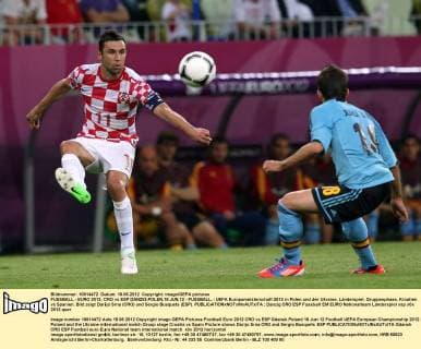 FUSSBALL - EURO 2012, CRO vs ESP DANZIG,POLEN,18.JUN.12 - FUSSBALL - UEFA Europameisterschaft 2012 in Polen und der Ukraine, Länderspiel, Gruppenphase, Kroatien vs Spanien. Bild zeigt Darijo Srna (CRO) und Sergio Busquets (ESP). 