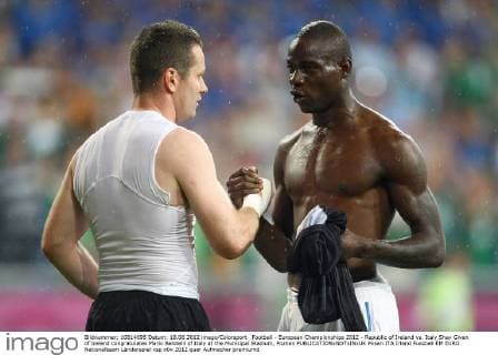 Football - European Championships 2012 - Republic of Ireland vs. Italy Shay Given of Ireland congratulates Mario Balotelli of Italy at the Municipal Stadium, Poznan 