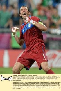 FUSSBALL EUROPAMEISTERSCHAFT 2012 VORRUNDE Italien - Irland 18.06.2012 Torwart Gianluigi Buffon (Italien) jubelt 