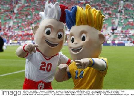 Slavek und Slavko, die beiden Maskottchen der EM 2012, Maskottchen, Freude, Jubel, quer Griechenland vs Tschechische Republik, Greece-Czech Republic, UEFA-Euro 2012, European Championship, Fußball, Fussball, football, soccer, EM Wroclaw Breslau, 12.6.2012 Municipal Stadium Wroclaw