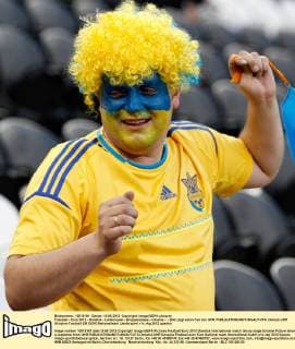 Fussball - Euro 2012 - Donetsk - Länderspiel - Gruppenphase - Ukraine - - Bild zeigt einen Fan von UKR. 