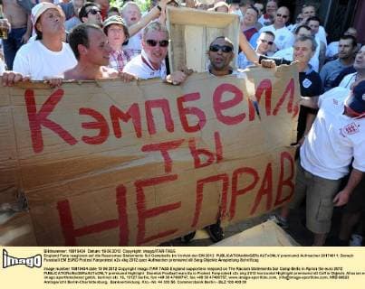 England Fans reagieren auf die Rassismus Statements Sol Campbells im Vorfeld der EM 2012  premiumd Aufmacher 20174611