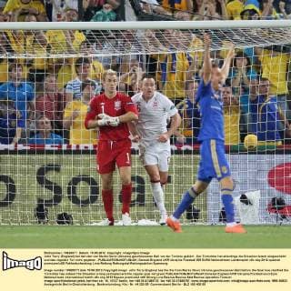 John Terry (England) hat den den von Marko Devic (Ukraine) geschossenen Ball vor der Torlinie geklärt - Der Torrichter hat allerdings die Situation falsch eingeschätzt und das reguläre Tor nicht gegeben - EDITORIAL USE ONLY. No use with unauthorised audio, video, data, fixture lists, club league logos or live services. Online in-match use limited to 120 images, no video emulation. No use in betting, games or single club league player publications.
