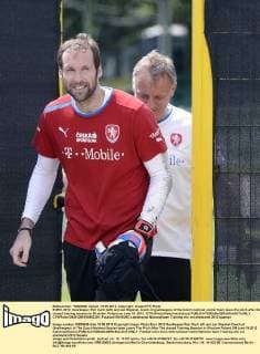 EURO, 2012. Goalkeeper Petr Cech (left) and Jan Stejskal, coach of goalkeepers of the Czech national soccer team leave the pitch after the closed training session in Wroclaw, Poland on June 19, 2012. (CTKxPhoto KaterinaxSulova)  CTKPhoto729201206190352201