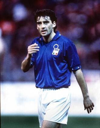 Roberto Mancini (Italy) 01 05 1993 Italy v Switzerland, Berne World Cup 1994 Qualifying, Group 1 Football 