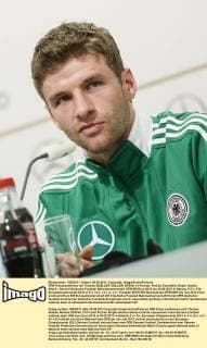 DFB Pressekonferenz mit Thomas MUELLER, MÜLLER, DFB Nr.13 Portrait, Porträt, Einzelbild, Geste, Gestik, Mimik , Gesicht Deutsche Fussball Nationalmannschaft, DFB EM Euro 2012 am 20.06.2012 in Danzig, P O L E N, Europameisterschaft 2012 in P o l e n, U k r a i n e