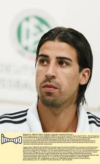 DFB Pressekonferenz mit Sami KHEDIRA, 6DFB Portrait, Porträt, Einzelbild, Geste, Gestik, Mimik , Gesicht Deutsche Fussball Nationalmannschaft, DFB EM Euro 2012 am 20.06.2012 in Danzig, P O L E N, Europameisterschaft 2012 in P o l e n, U k r a i n e