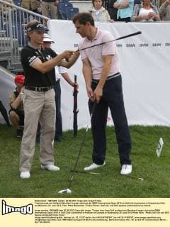 Trainerstunde von Golfprofi Bernhard Langer während der BMW International Open 2012 im Golfclub Lärchenhof in Pulheim bei Köln am Mittwoch, 20. Juni 2012. Foto: Peter Brenneken TriAss-Photo