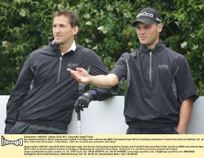 Der deutsche Golfprofi Martin Kaymer und Fussball Profi Rene Adler während der BMW International Open 2012 im Golfclub Lärchenhof in Pulheim bei Köln am Mittwoch, 20. Juni 2012. Foto: Peter Brenneken TriAss-Photo