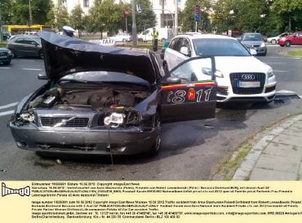 Warschau, 19.06.2012 - Verkehrsunfall von Anna Stachurska (Polen), Freundin von Robert Lewandowski (Polen Borussia Dortmund BVB), mit dessen Audi Q7  EN_01034218_0003