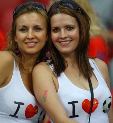 21.06.2012. Warsaw. , EURO 2012, FOOTBALL EUROPEAN CHAMPIONSHIP, Quarterfinals. Portuguese Fans smile before the game xTOMASZxJASTRZEBOWSKIx  ActionPlus20250038
