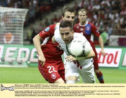 21.06.2012, Warszawa - UEFA EURO 2012 - Viertelfinale - Tschechien vs Portugal - VLADIMIR DARIDA ( L) BRUNO ALVES ( R) -  20120621CSKP4014