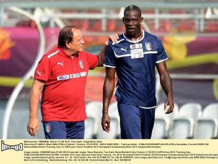 Massimo DI CARLO, Mario BALOTELLI (Italien) - Krakow, 21.06.2012 - UEFA EURO 2012 - Training Italien - allexsabba