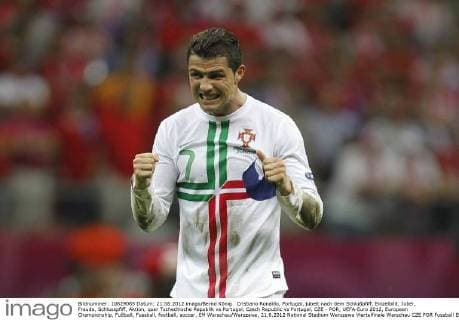 Cristiano Ronaldo, Portugal, jubelt nach dem Schlußpfiff, Einzelbild, Jubel, Freude, Schlusspfiff, Aktion, quer Tschechische Republik vs Portugal, Czech Republic vs Portugal, CZE - POR, UEFA-Euro 2012, European Championship, Fußball, Fussball, football, soccer, EM Warschau Warszawa, 21.6.2012 National Stadium Warszawa