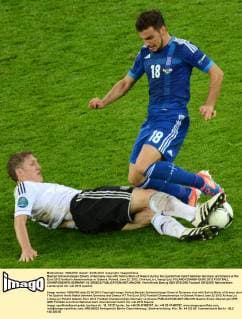 Bastian Schweinsteiger (Down) of Germany vies with Sotiris Ninis of Greece during the quarterfinal match between Germany and Greece at the Euro 2012 football championships in Gdansk, Poland, June 22, 2012. (Xinhua Liu Lihang) (jyc) POLAND-GDANSK-EURO 2012 FOOTBALL CHAMPIONSHIPS-GERMANY VS GREECE 