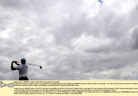 22.06.2012, Pulheim bei Köln: Pablo Larrazabal beim Abschlag während des Golfturniers BMW International Open auf Gut Lärchenhof.