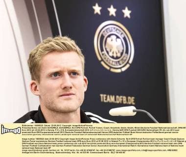 Pressekonferenz mit Andre SCHÜRRLE, SCHUERRLE, Nr.9 DFB Portrait, Porträt Trainer, Coach, Einzelbild, Geste, Gestik, Mimik Deutsche Fussball Nationalmannschaft, DFB EM Euro 2012 am 23.06.2012 in Danzig, P O L E N, Europameisterschaft 2012 in P o l e n, U k r a i n e