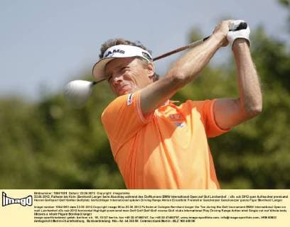 23.06.2012, Pulheim bei Köln: Bernhard Langer beim Abschlag während des Golfturniers BMW International Open auf Gut Lärchenhof.