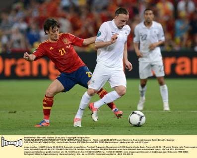 FUSSBALL EUROPAMEISTERSCHAFT 2012 VIERTELFINALE Spanien - Frankreich 23.06.2012 Franck Ribery (re, Frankreich) gegen David Silva (li, Spanien) 