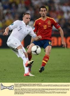 FUSSBALL EUROPAMEISTERSCHAFT 2012 VIERTELFINALE Spanien - Frankreich 23.06.2012 Franck Ribery (li, Frankreich) gegen Alvaro Arbeloa (re, Spanien) 