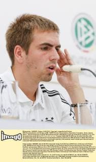 DFB Pressekonferenz mit Philipp LAHM, 16DFB Portrait, Porträt Aktion, Einzelbild, Freisteller, Geste, Gestik, Mimik , Gesicht Deutsche Fussball Nationalmannschaft, DFB EM Euro 2012 am 24.06.2012 in Danzig, P O L E N, Europameisterschaft 2012 in P o l e n, U k r a i n e