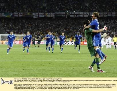 Kiev 24 06 2012 - Euro 2012 England vs. Italien -- esultanza a fine gara Alessandro Diamenti-Gianluigi Buffon 