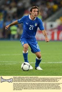 FUSSBALL EUROPAMEISTERSCHAFT 2012 VIERTELFINALE England - Italien 24.06.2012 Andrea Pirlo (Italien) Einzelaktion am Ball 